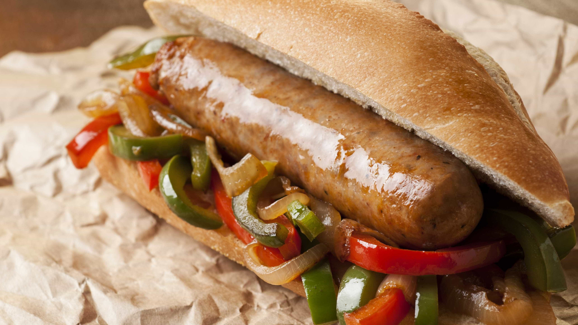 Aprenda a fazer um delicioso sanduíche de linguiça