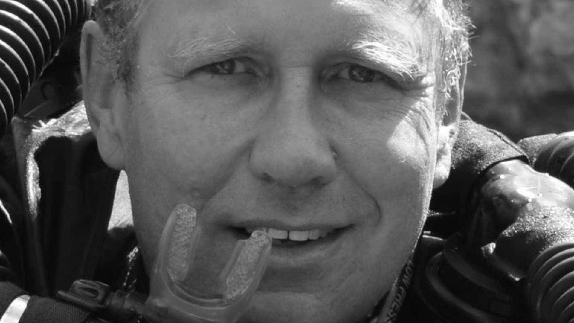 Após sair da gruta, médico australiano descobre que o pai morreu