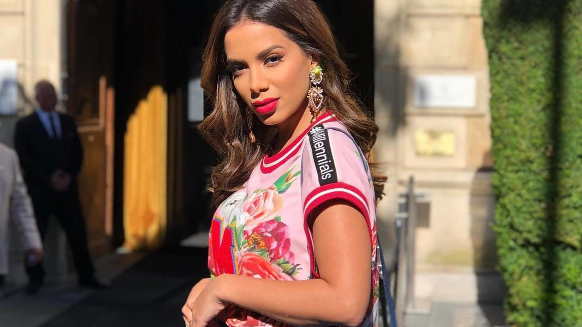 Briga judicial: Anitta procura ex-empresária e oferece R$ 10 milhões