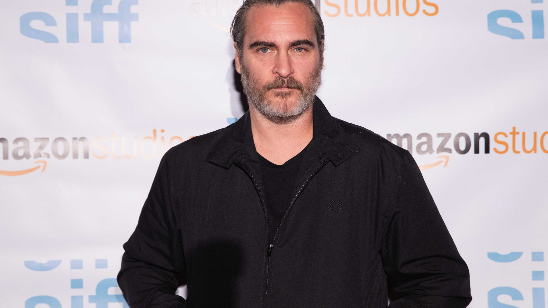 Joaquin Phoenix será o Coringa em novo filme sobre a origem do vilão