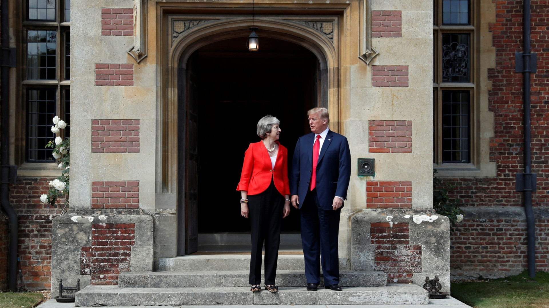 Trump encontra May após saia justa sobre plano da premiê para Brexit