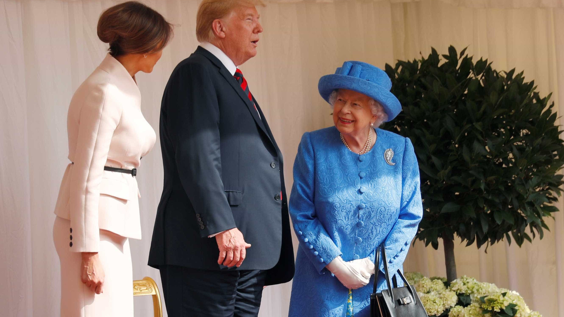 Trump chega a Windsor e é recebido pela rainha Elizabeth 2ª
