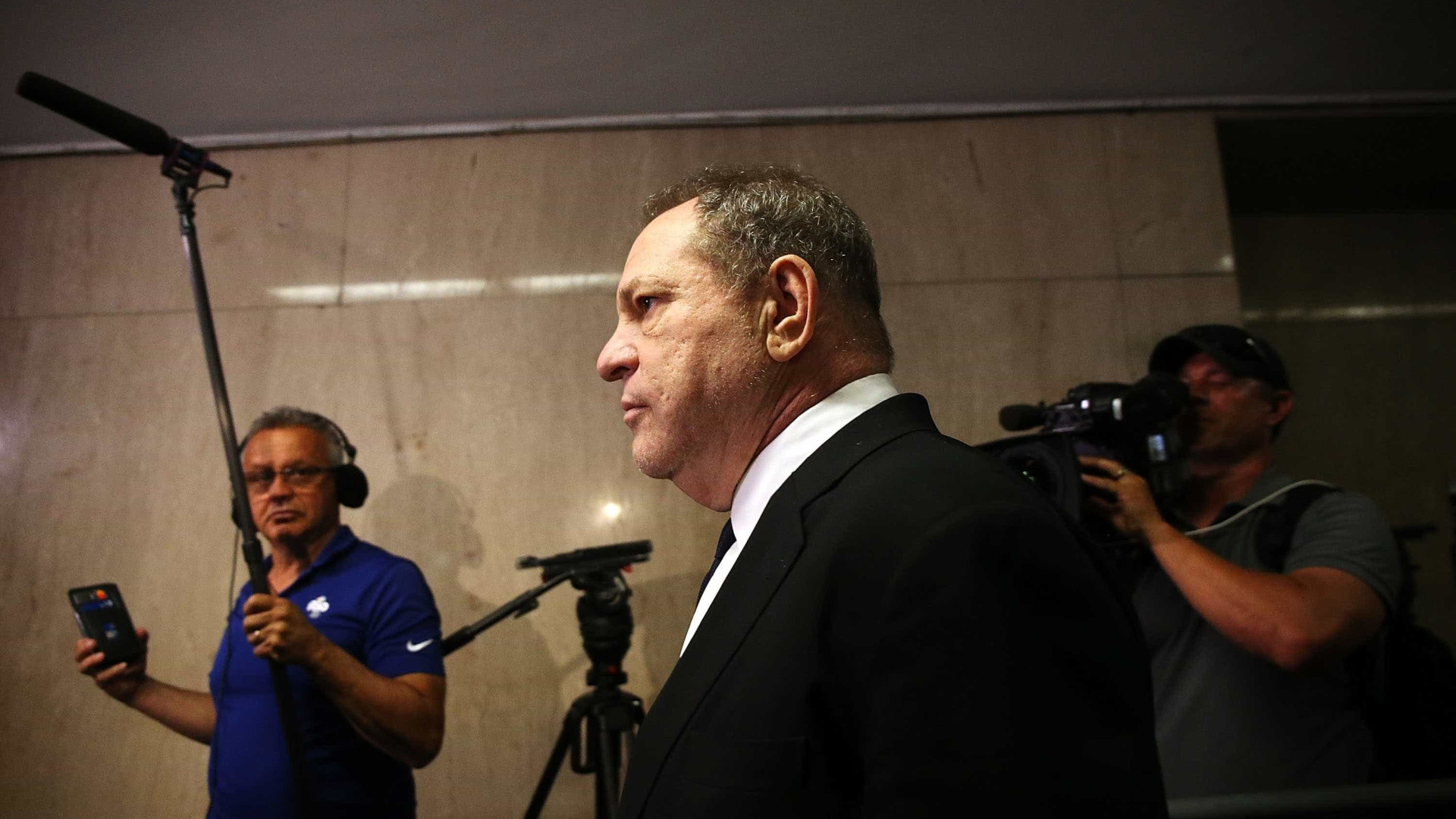 Suposta vítima divulga vídeo de 1º encontro com Harvey Weinstein