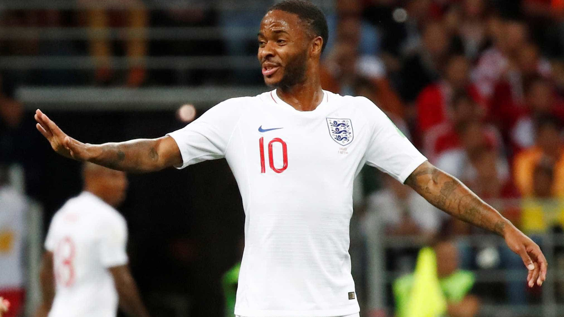 Manchester City anuncia renovação de contrato de Sterling até 2023