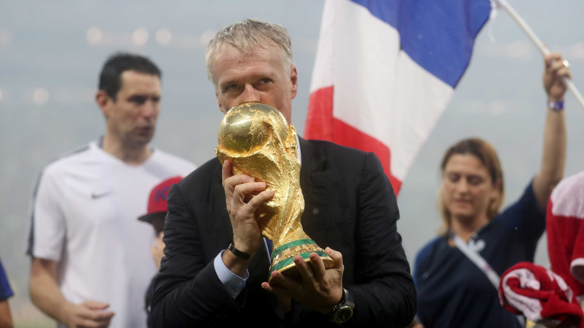 Deschamps defende que Griezmann ou Mbappé vença como melhor do mundo