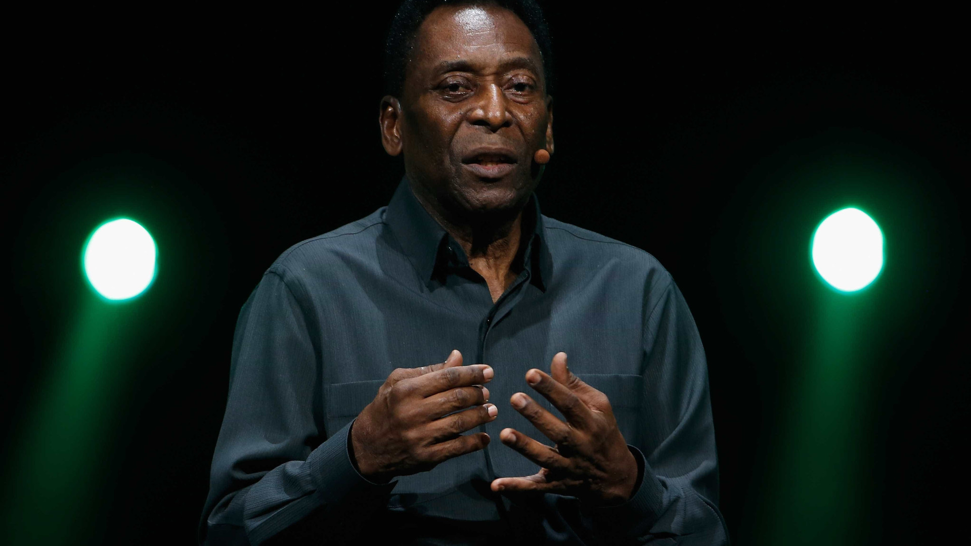 Terei que tirar a poeira de minhas chuteiras, diz Pelé após Mbappé