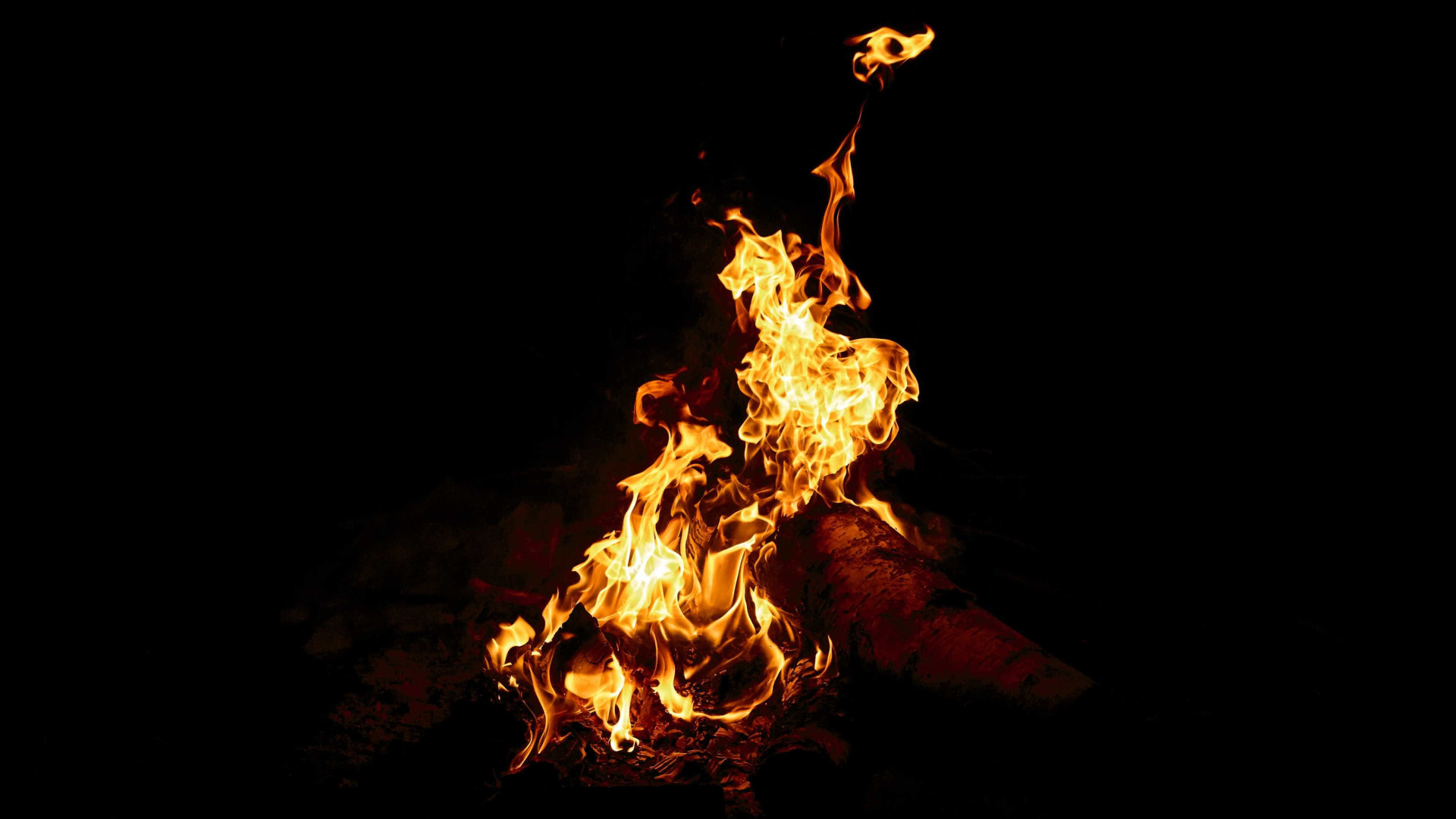 Desesperado, homem dirige entre chamas de incêndio na Grécia