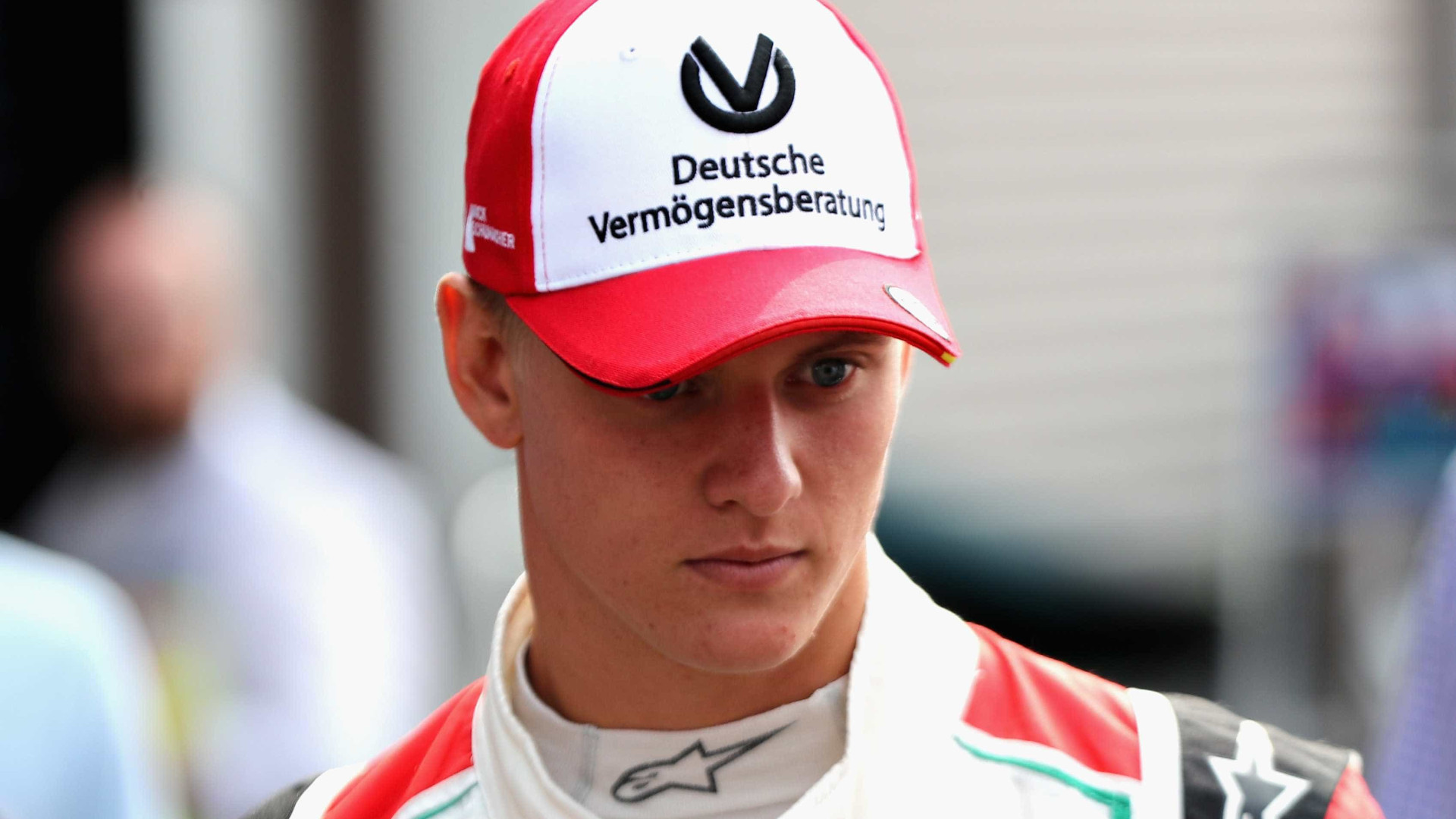 Aos 19 anos, filho de Schumacher vence primeiro título