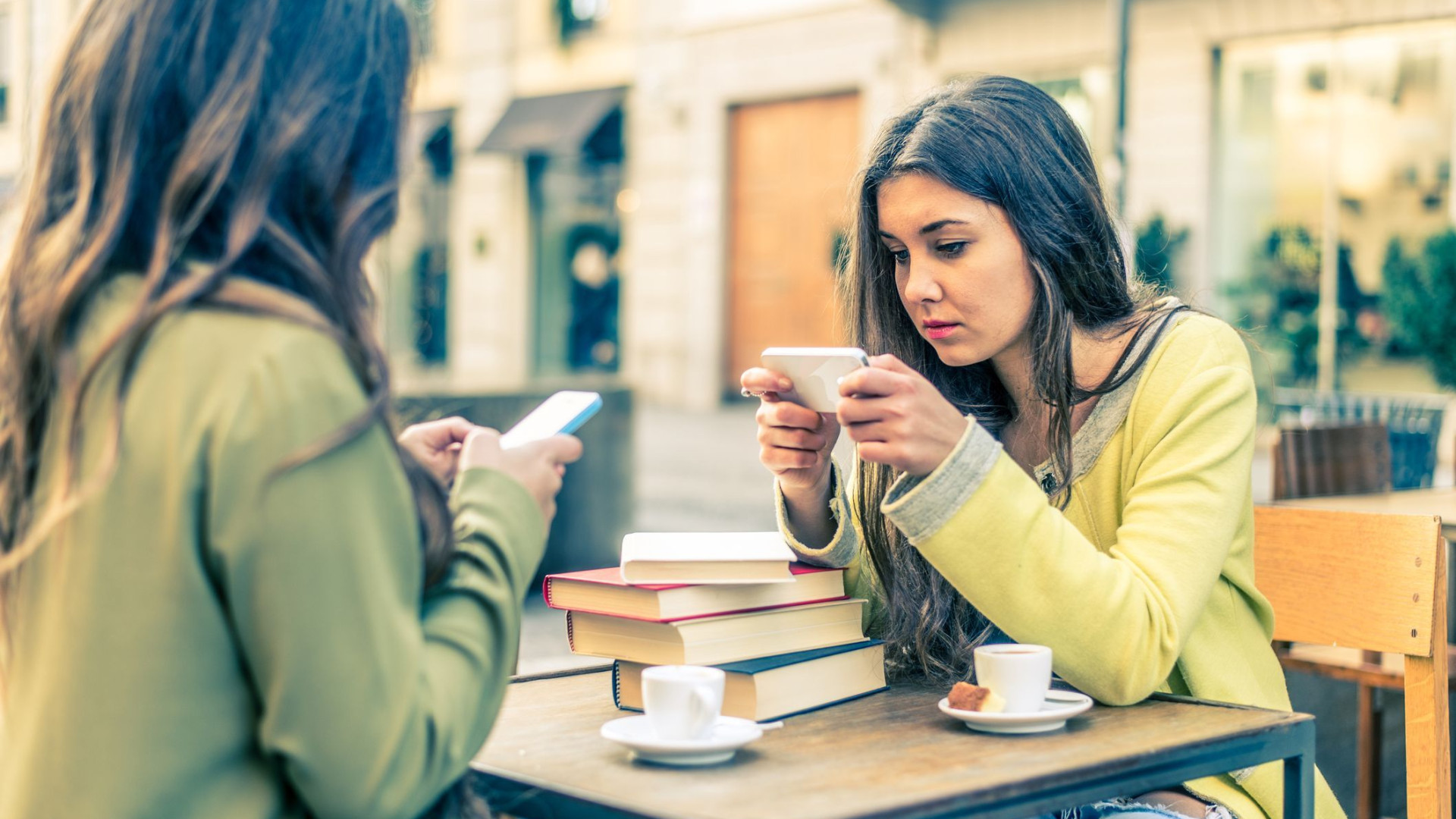 Celular a ajudar a diminuir os níveis de estresse em situações sociais