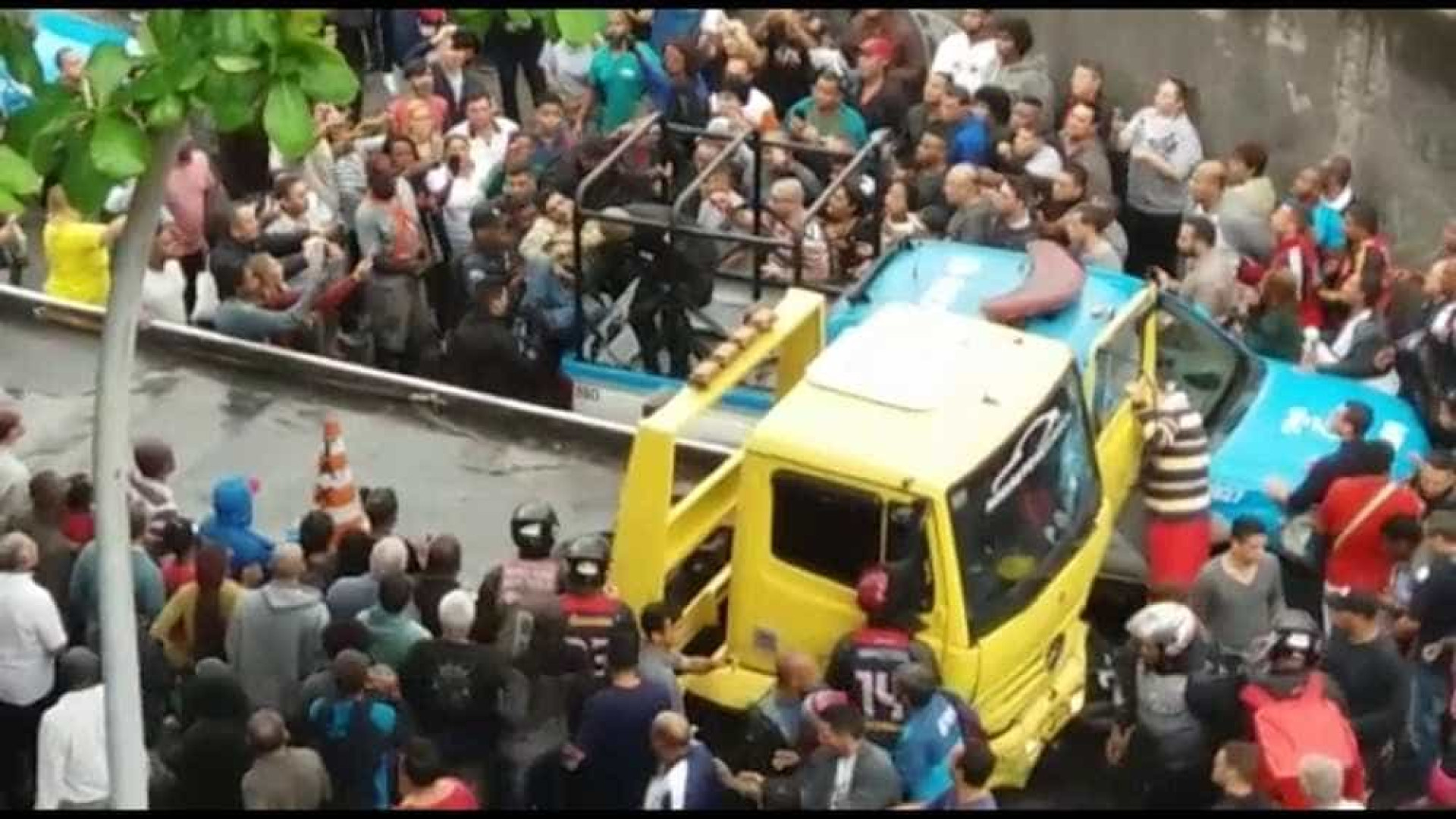 Motorista que atropelou dez no Rio estava proibido de dirigir