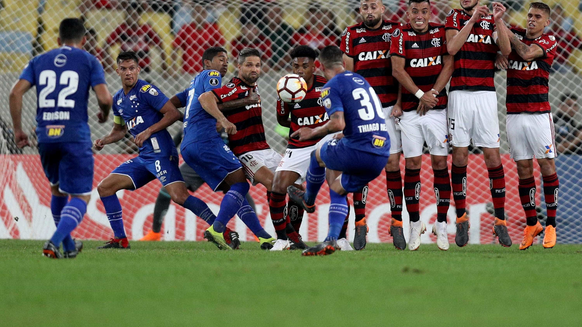 Cruzeiro vence o Fla no Rio e encaminha classificação na Libertadores