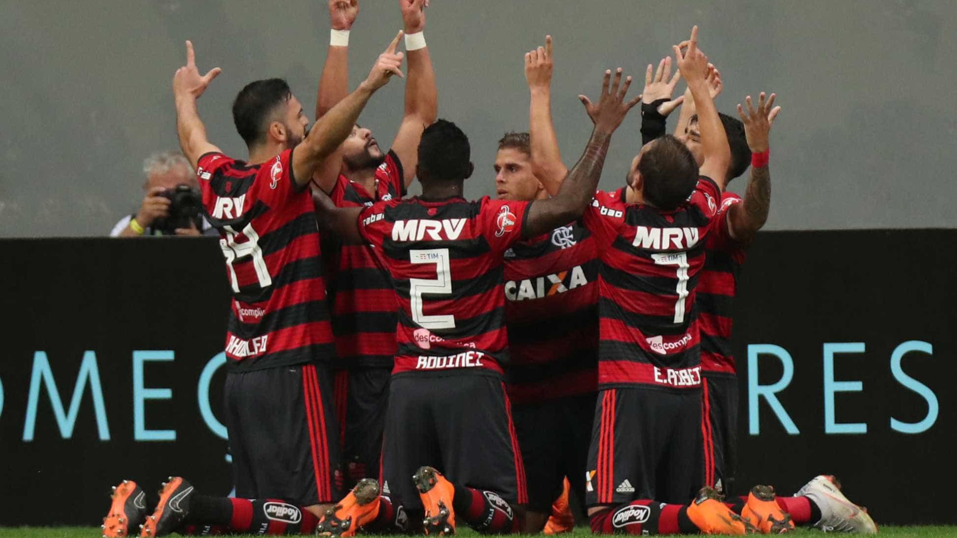 Flamengo vê mais chances de título, mas evita falar em prioridade