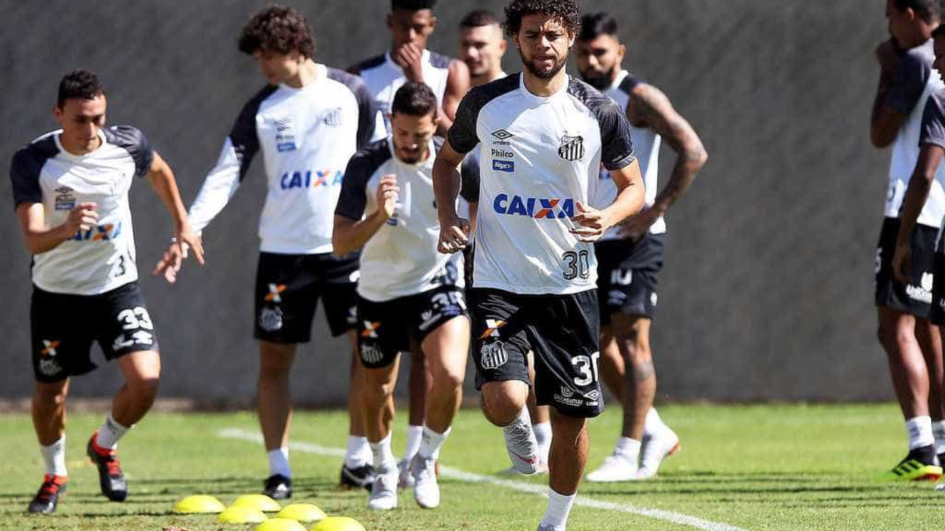 Contra Atlético-MG, Santos desafia ameaça do rebaixamento e desgaste