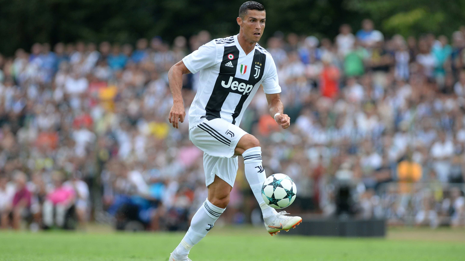 Em 7 minutos, CR7 marca pela primeira vez pela Juventus; veja o gol