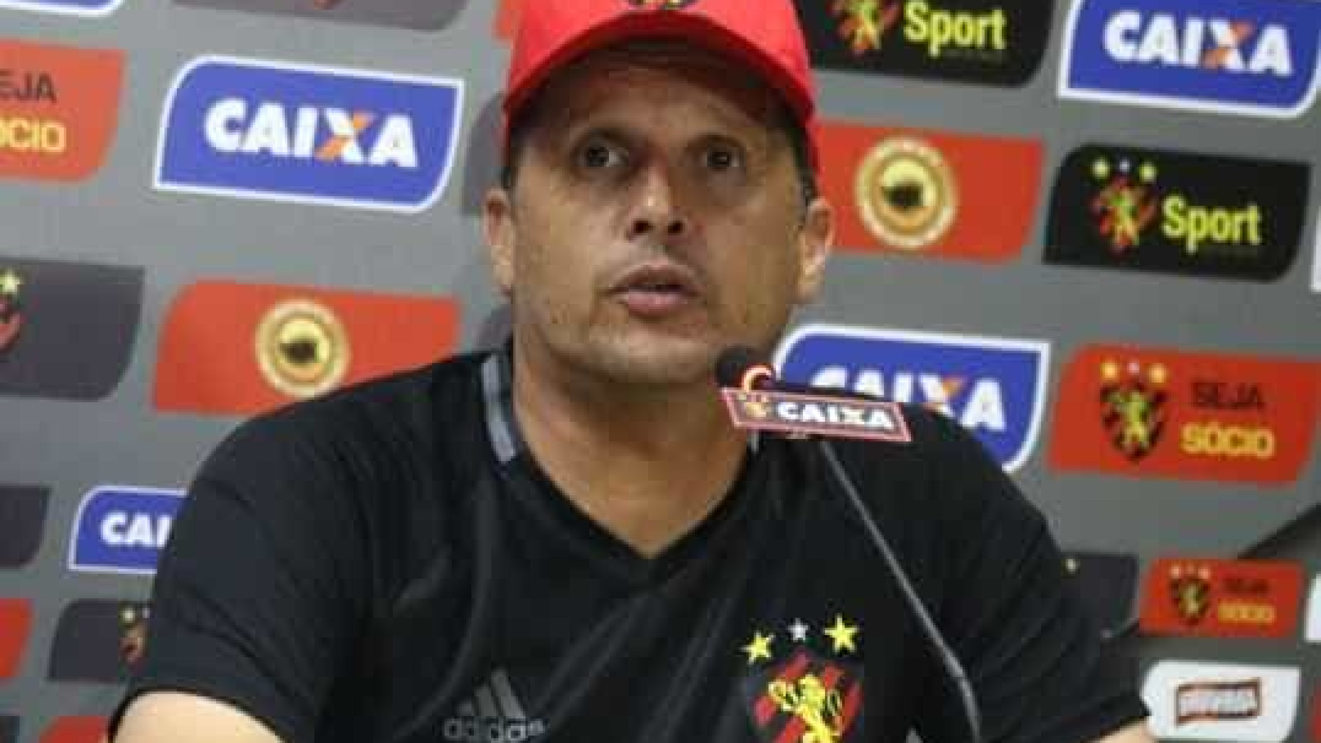Claudinei Oliveira deixa o Sport após 8 jogos sem vencer no Brasileirão