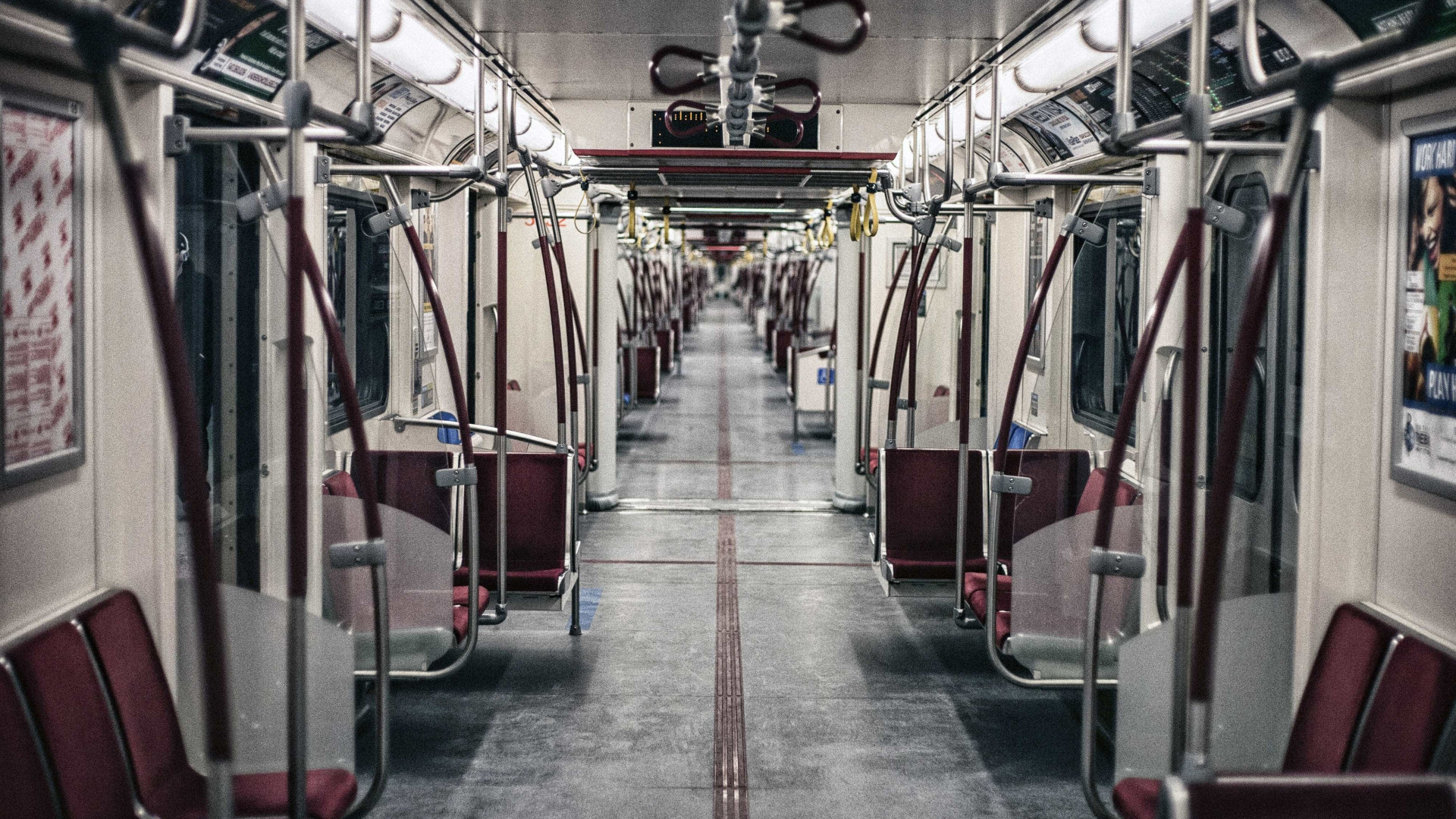 Adolescente é atingido por bala perdida dentro de trem no Rio