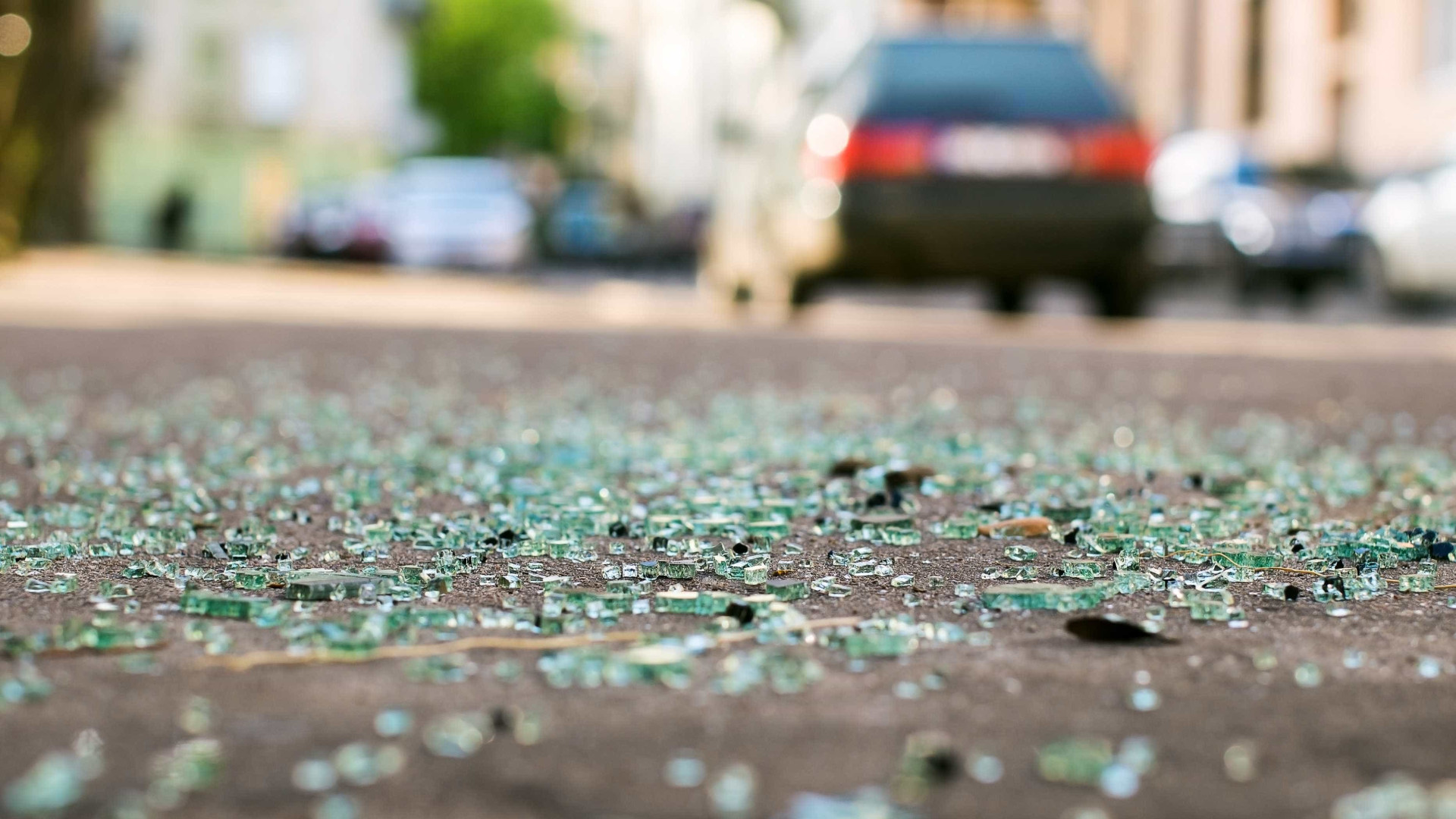 Motorista atropela cinco pessoas e foge sem prestar socorro no RJ
