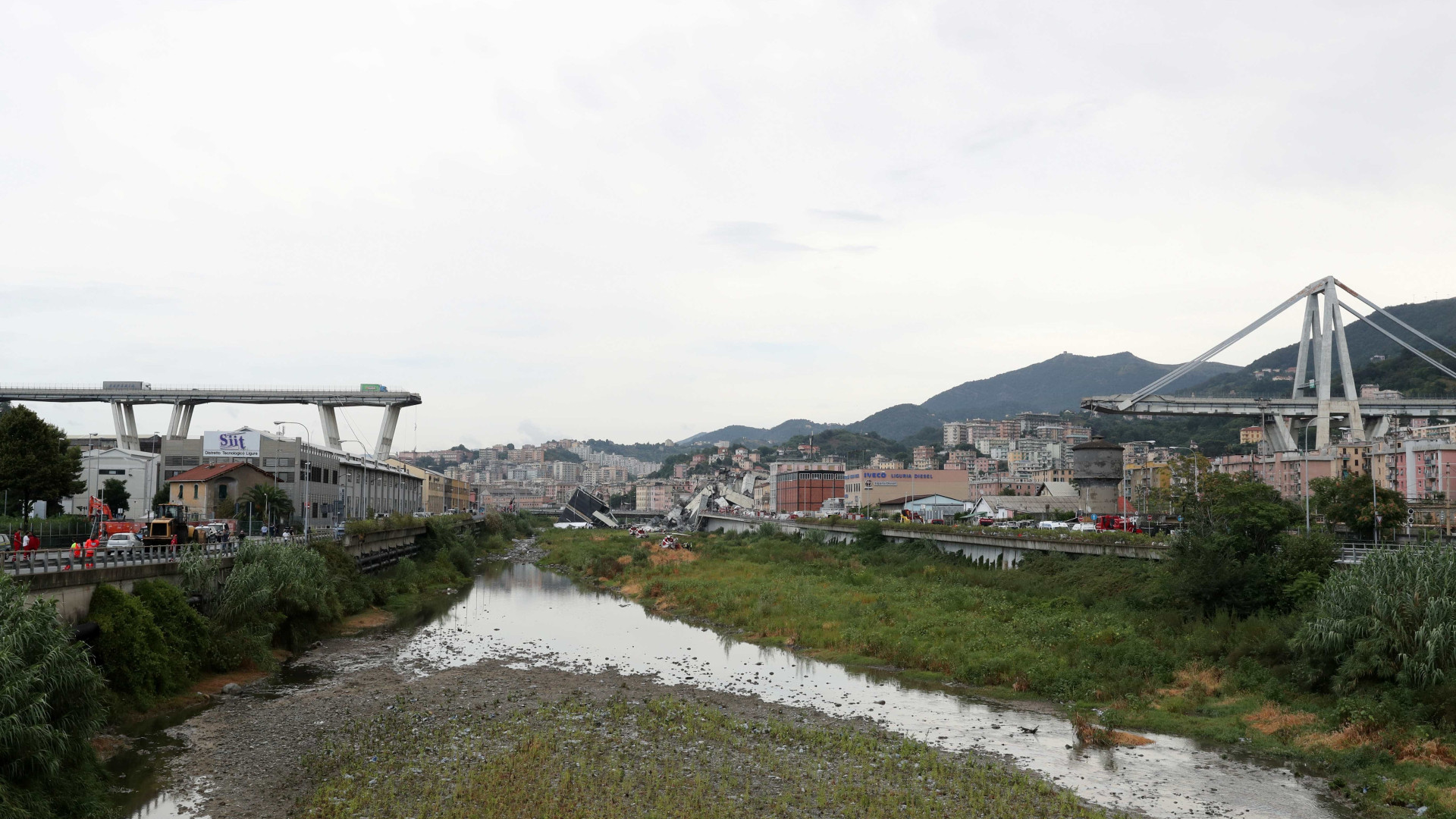 Ponte desaba e deixa pelo menos 35 mortos na ItÃ¡lia
