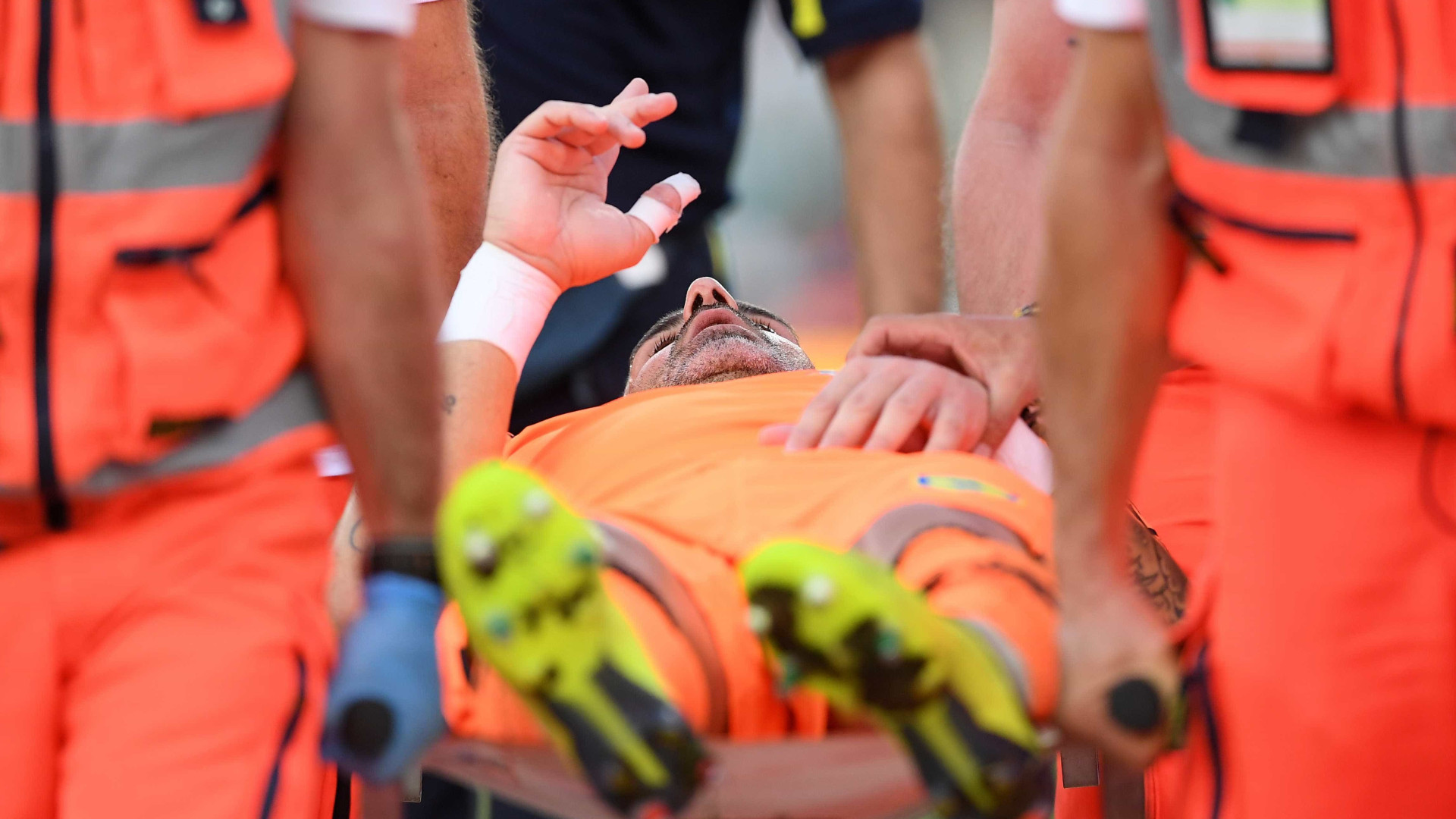 Após choque com CR7, goleiro do Chievo Verona é internado em hospital