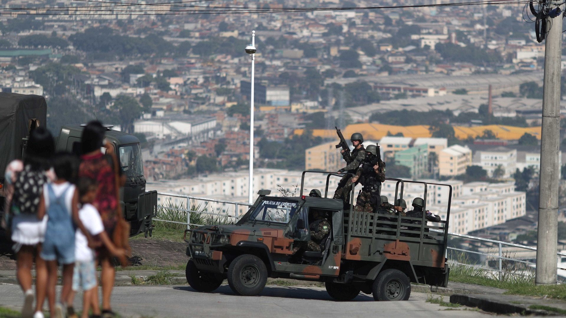 Militar do Exército morre e outro fica ferido em megaoperação no Rio