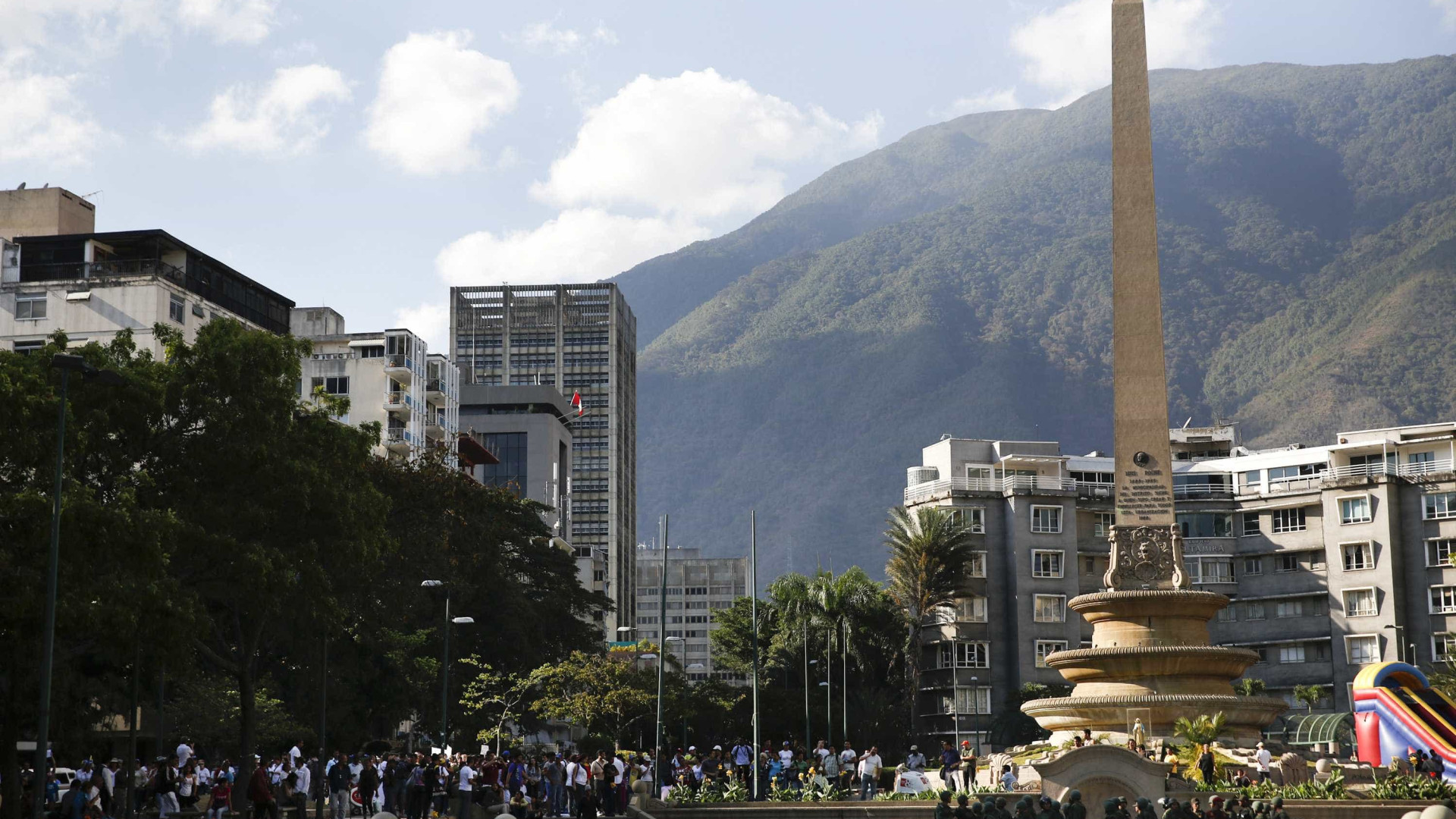 Terremoto de 7.3 atinge a costa norte da Venezuela