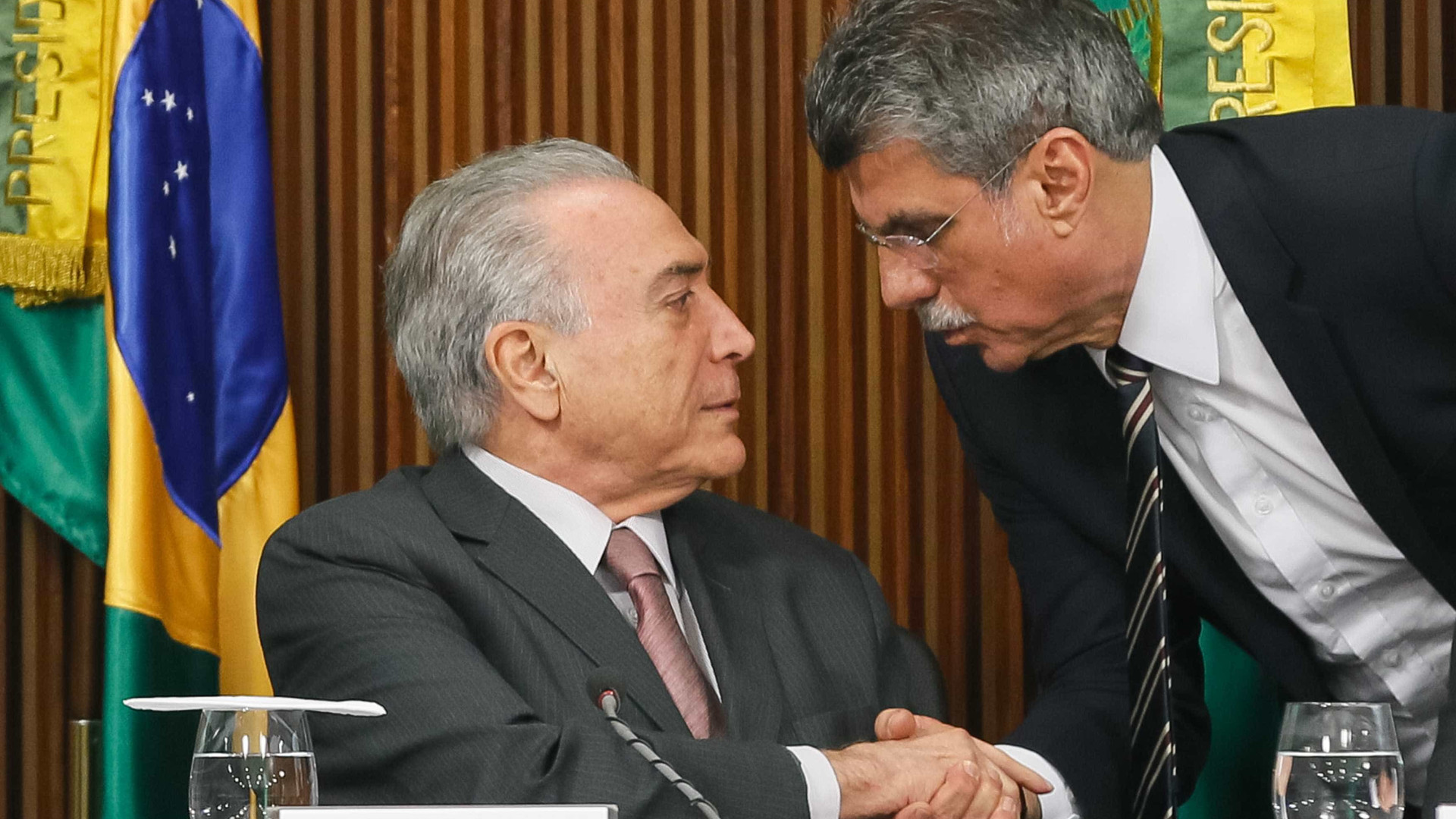 Romero JucÃ¡ deixa lideranÃ§a do governo no Senado; saiba o motivo