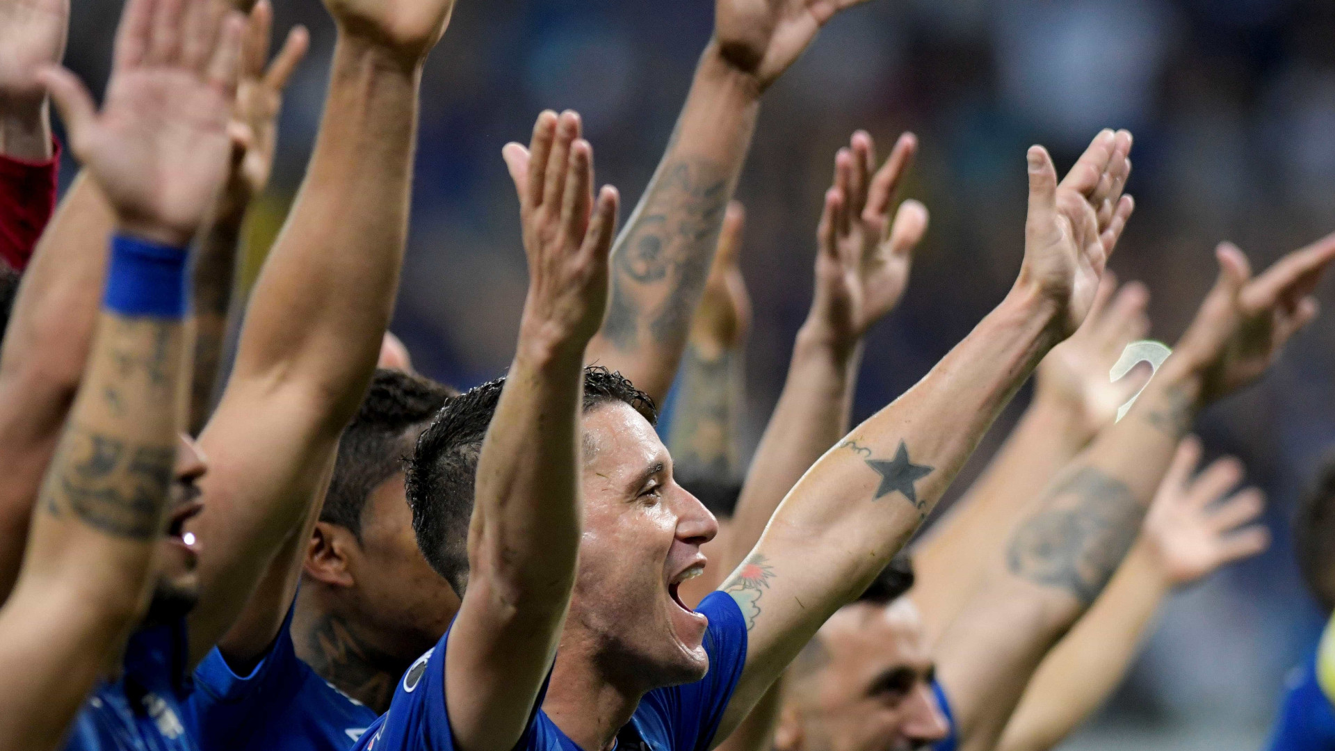 Flamengo vence no Mineirão, mas Cruzeiro avança na Libertadores
