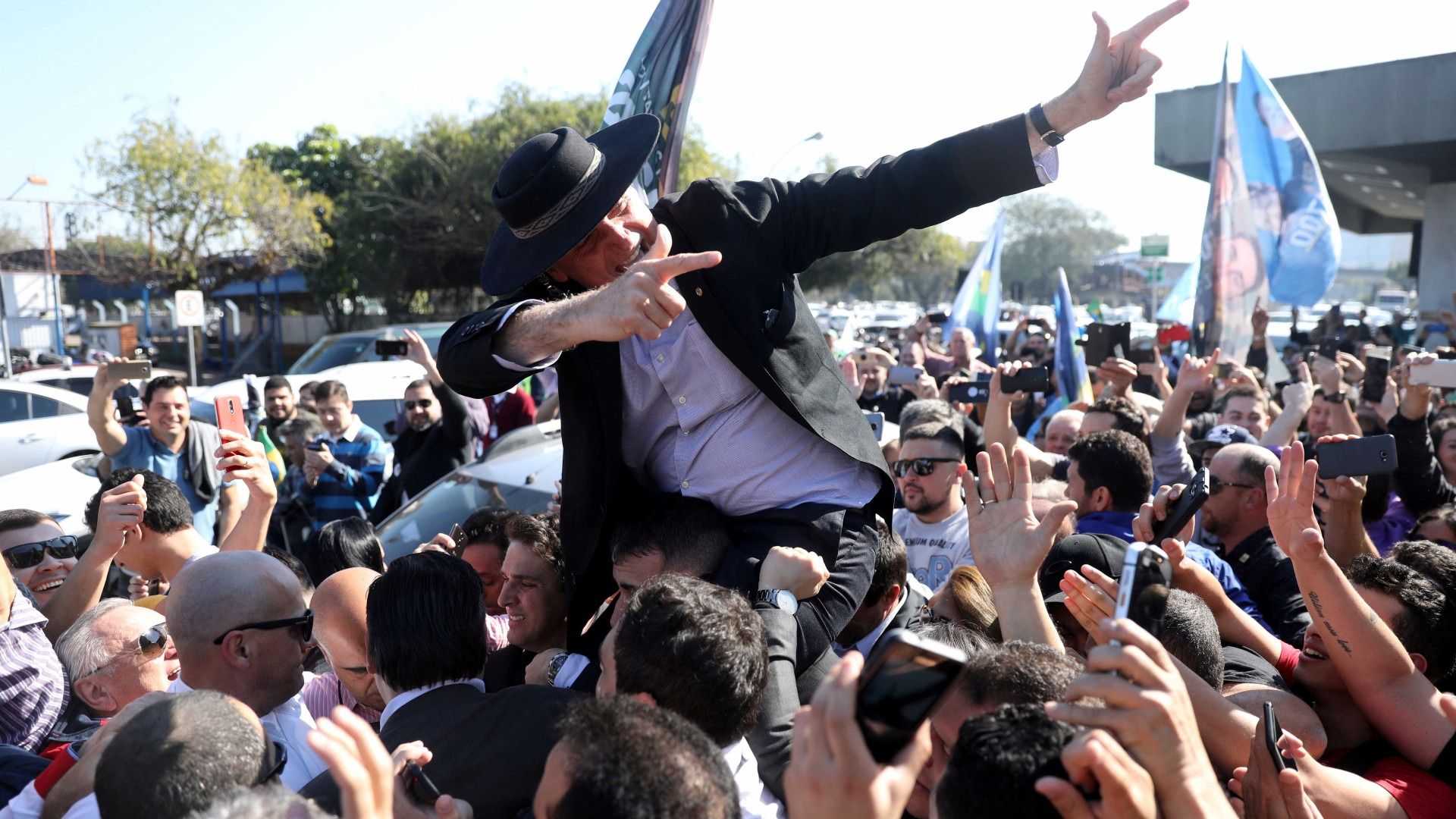 Bolsonaro comete ato falho sobre ataque: 'Sou vítima daquilo que prego'