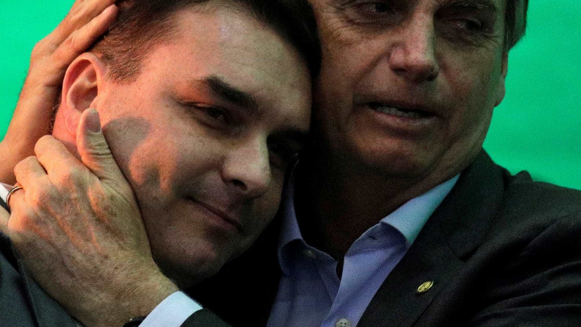 Bolsonaro recebe visita de Flávio após revelação de depósitos suspeitos