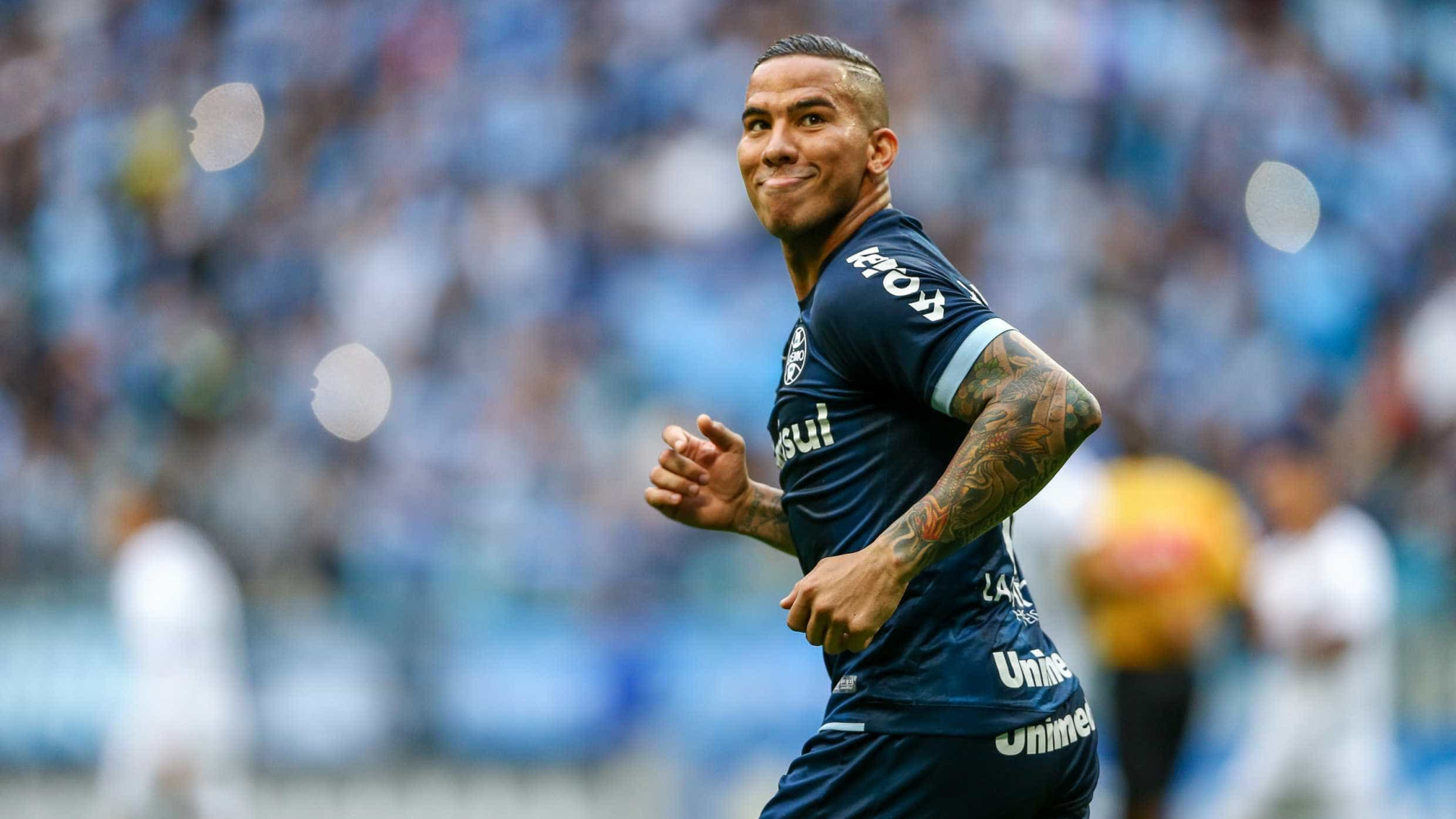 Jael passa por cirurgia no joelho e deve desfalcar o Grêmio por 35 dias
