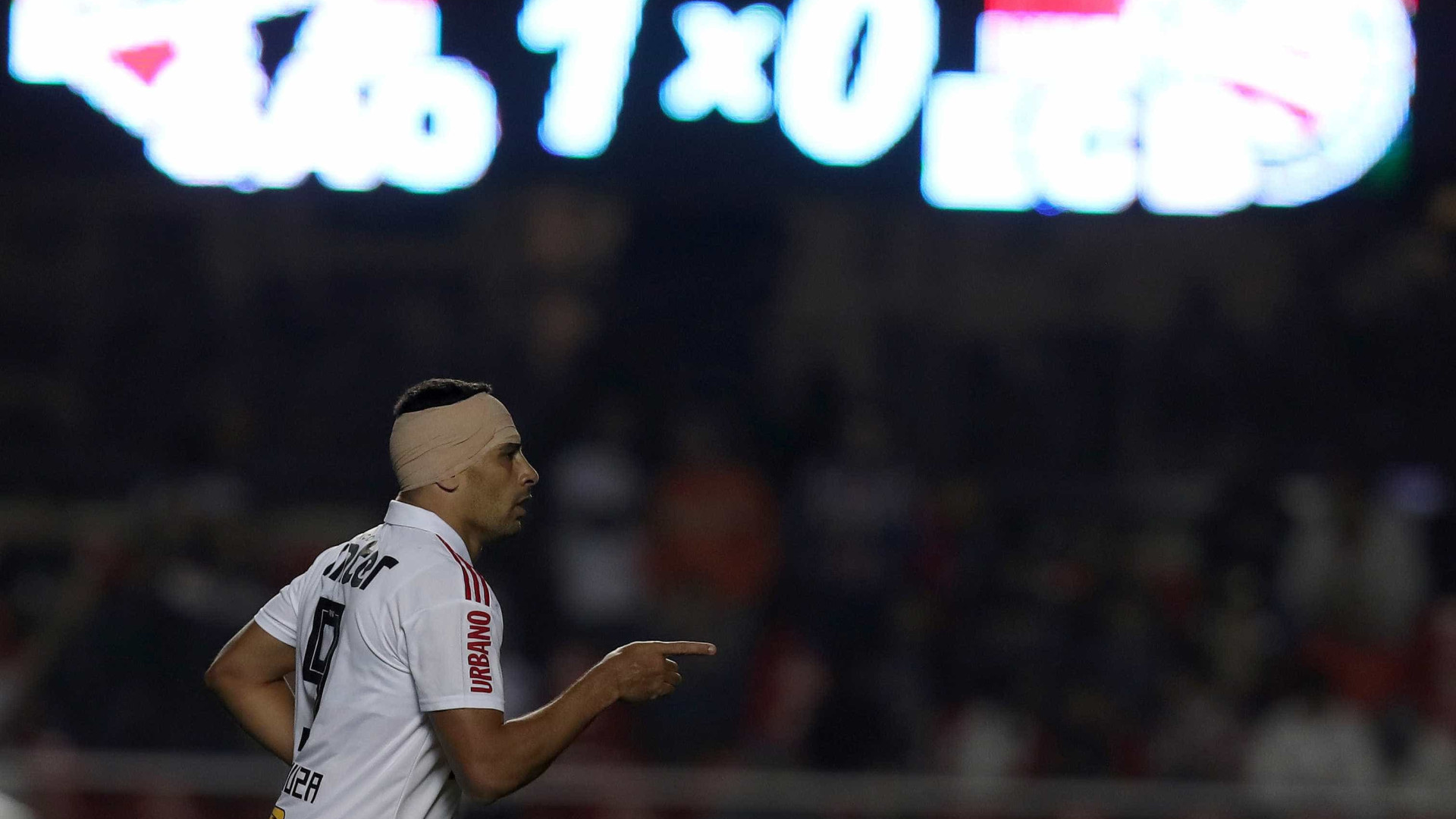 São Paulo vence, retoma liderança e agora torce pelo Grêmio