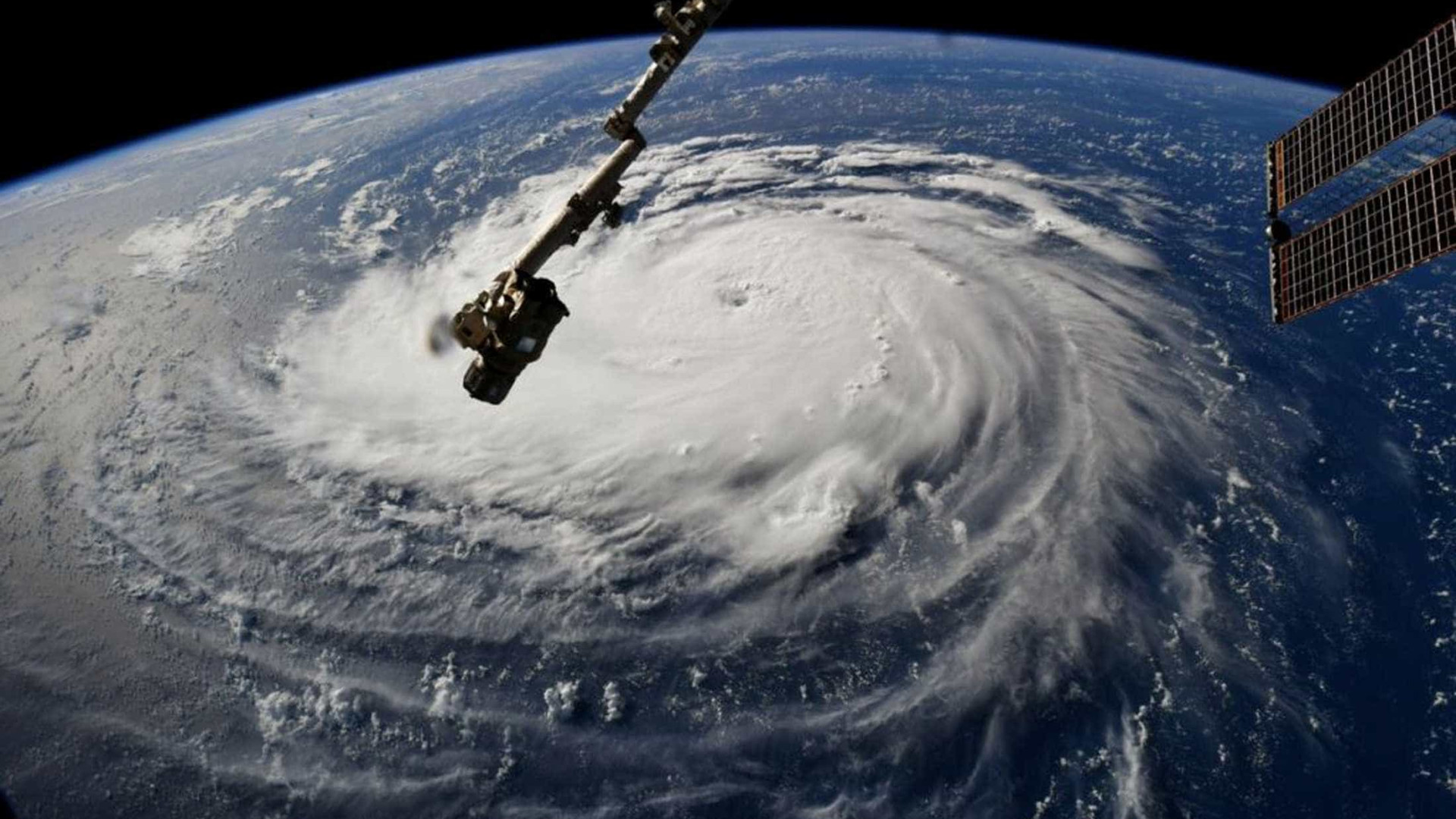Avião captou imagens do olho do furacão Florence