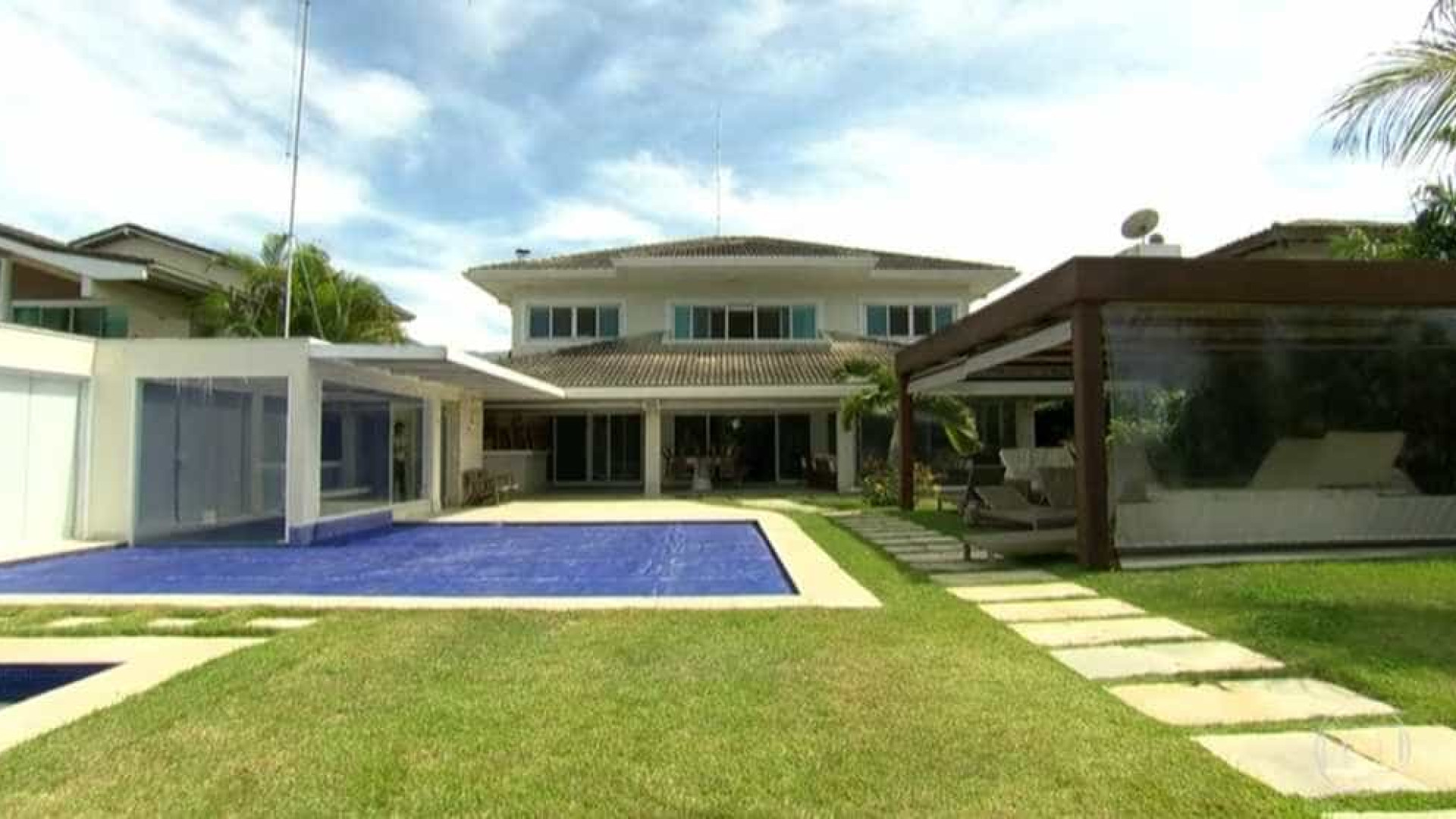 Casa de Cabral é leiloada por R$ 6,4 milhões