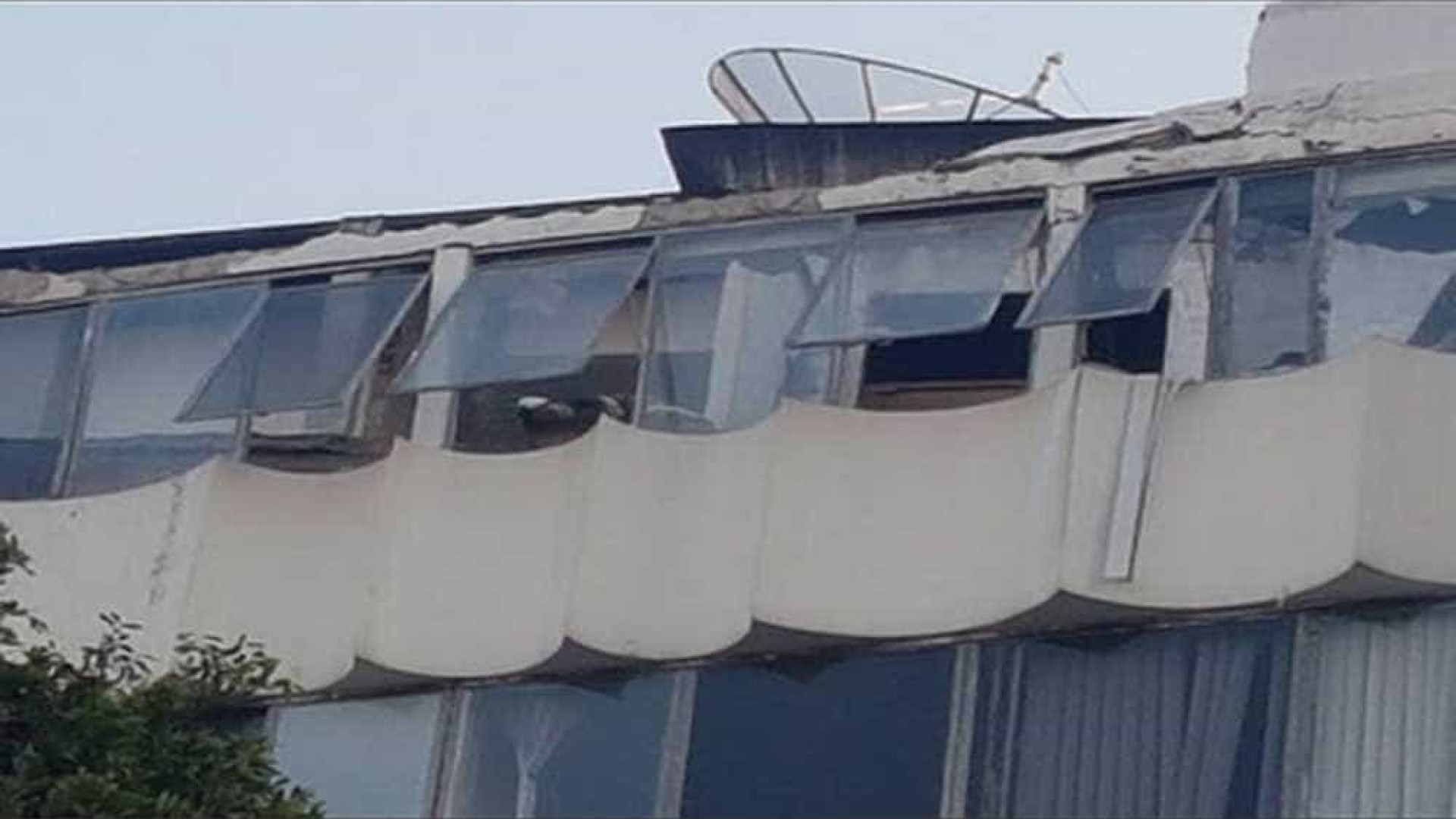 Teto de hospital desaba e deixa um morto e 6 feridos no Rio