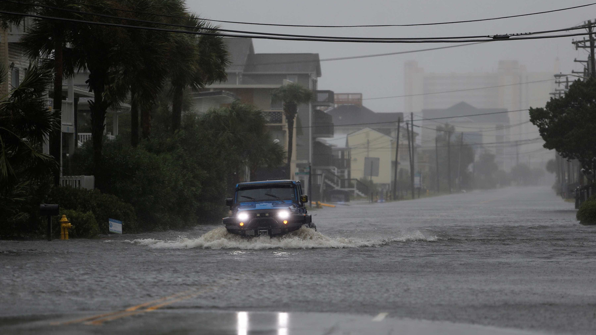 Furacão Florence perde força e é considerado 'tempestade tropical'