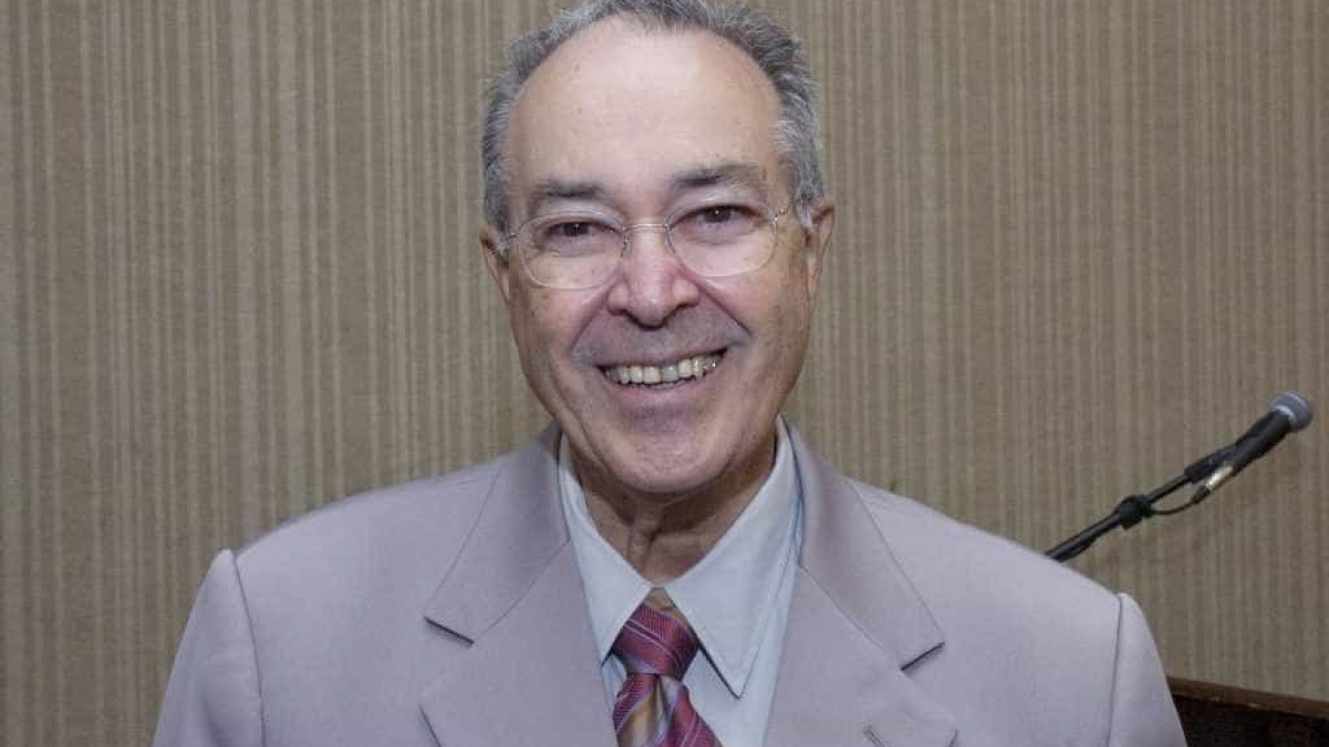 Morre aos 96 Warwick Kerr, brasileiro que ajudou a decifrar as abelhas