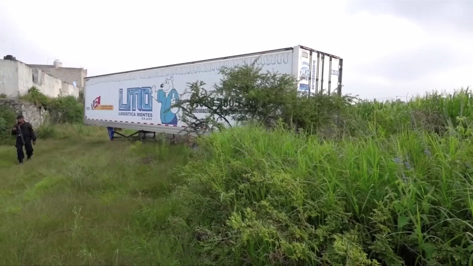 PolÃcia mexicana encontra caminhão abandonado com 150 corpos