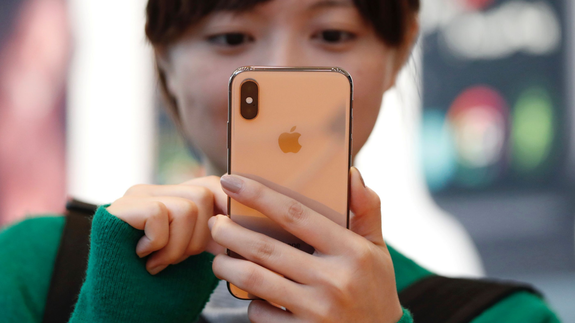 Com venda fraca de iPhones, Apple revisa receita para baixo