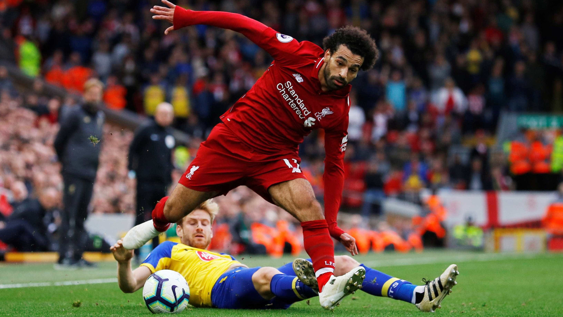 Liverpool vence fácil Southampton e assume liderança do Inglês