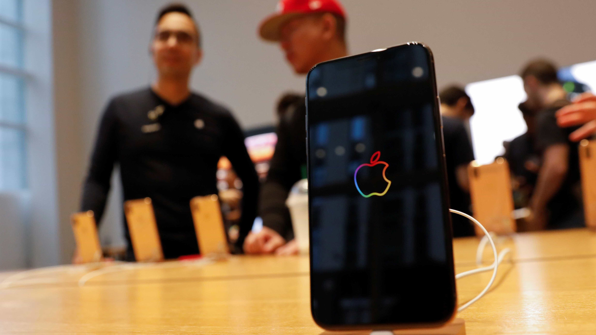 Recém lançado, iPhone XS é motivo de críticas