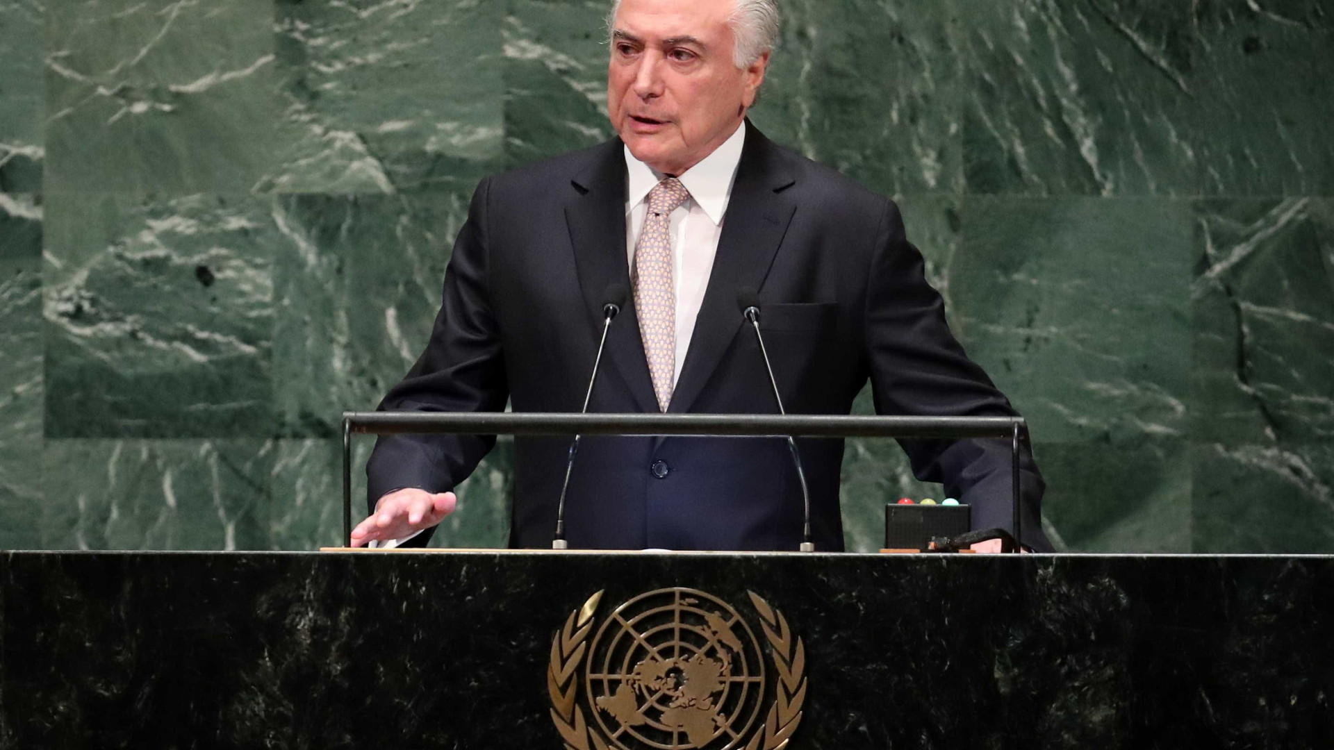 Temer admite suspender intervenção no Rio para votar Previdência