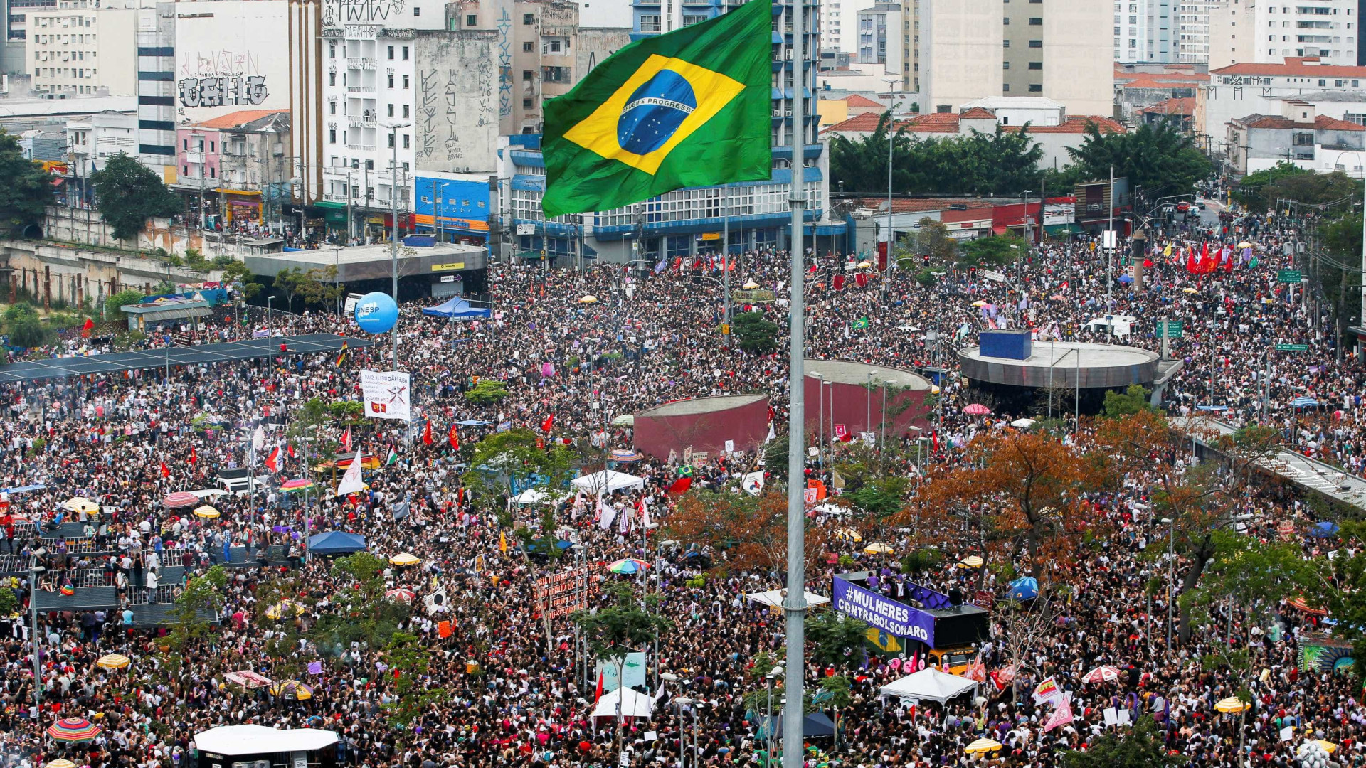 Atos contra Bolsonaro acontecem em todo o Brasil; veja fotos