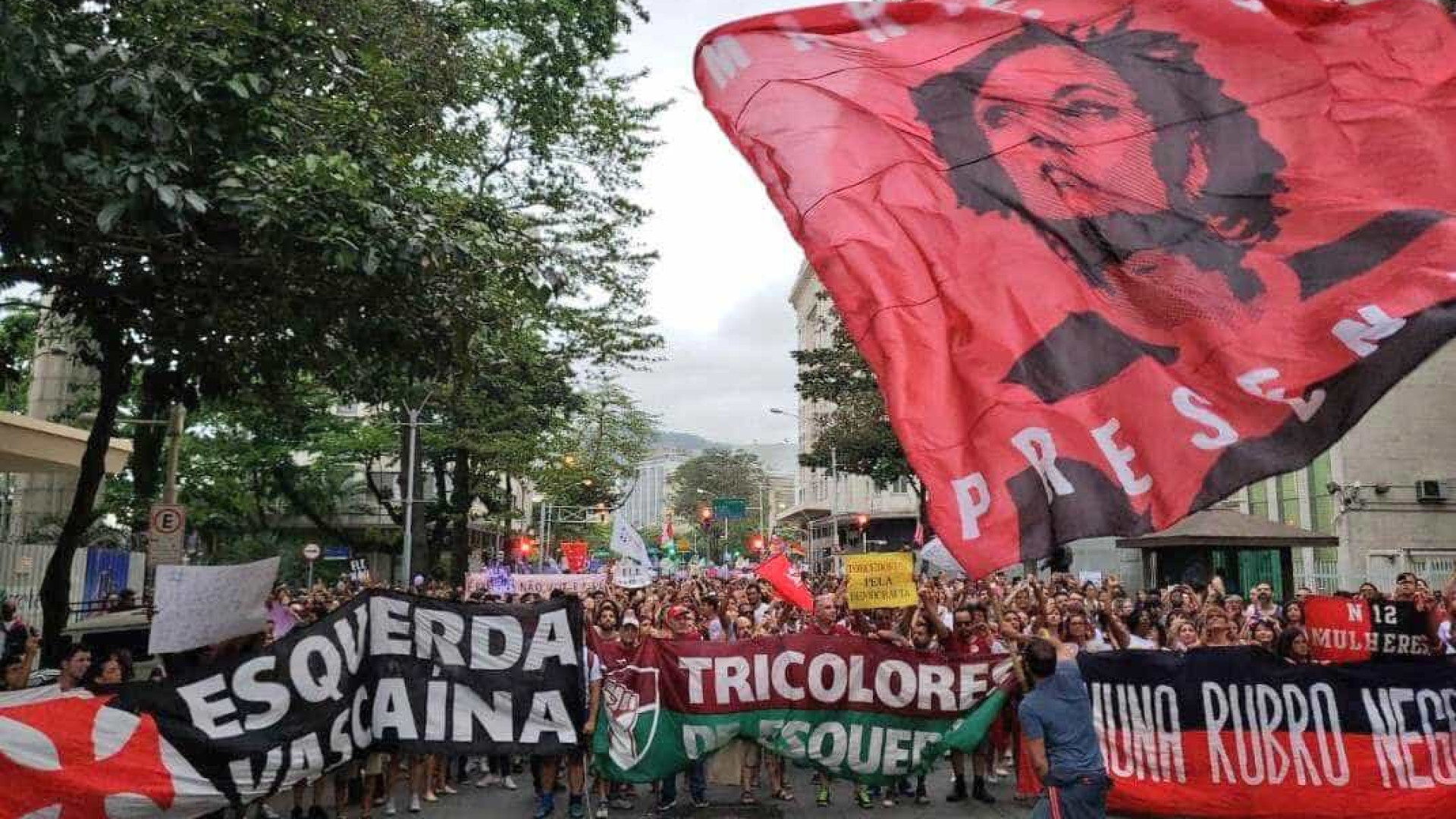 No Rio, ato contra Bolsonaro une torcedores de Fla, Flu, Vasco e Bota