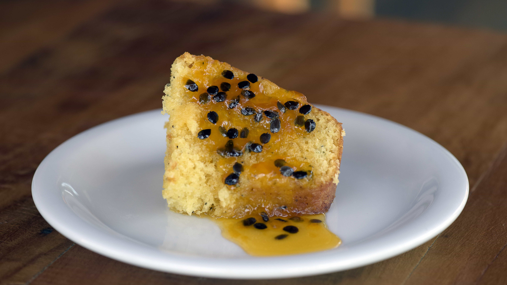 Aprenda receita de bolo de maracujá para receber as visitas em casa