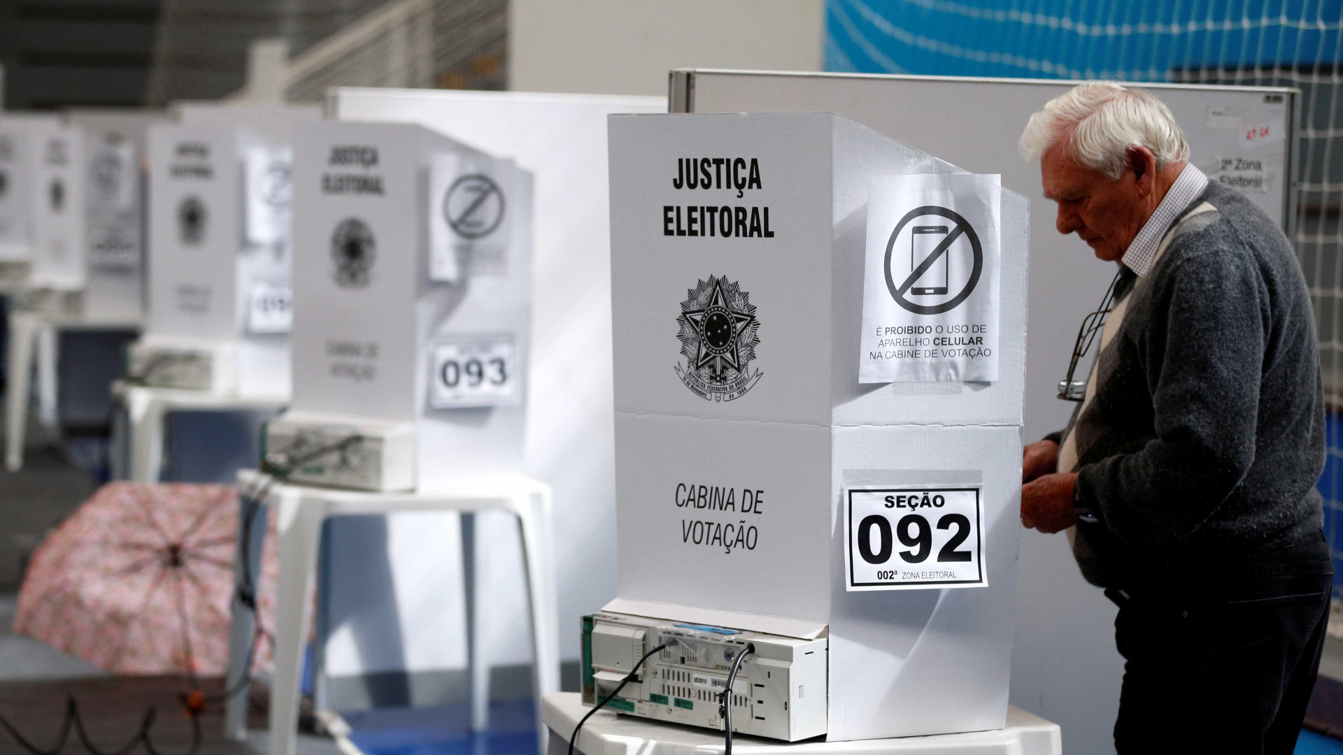 TSE diz que 964 urnas foram substituídas até as 14h