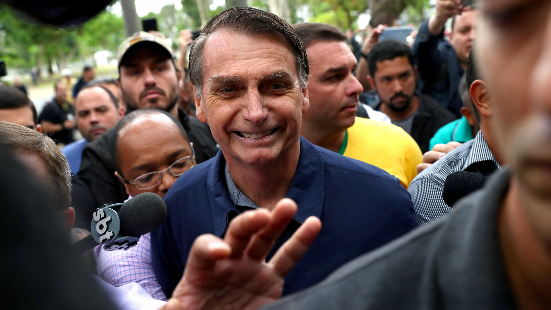 Em rádios, Bolsonaro fala sobre participação nos debates para 2º turno