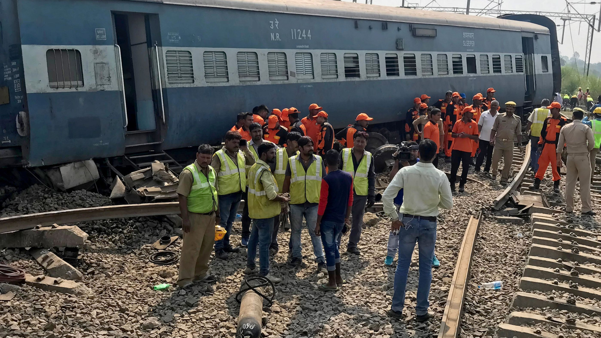 Descarrilamento de trem mata cinco e deixa 35 feridos na Índia