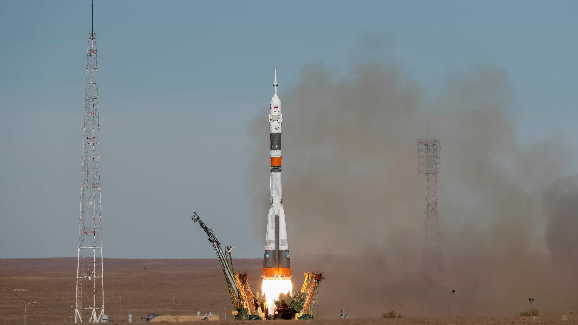 Nave espacial Soyuz falha em lançamento e faz pouso forçado