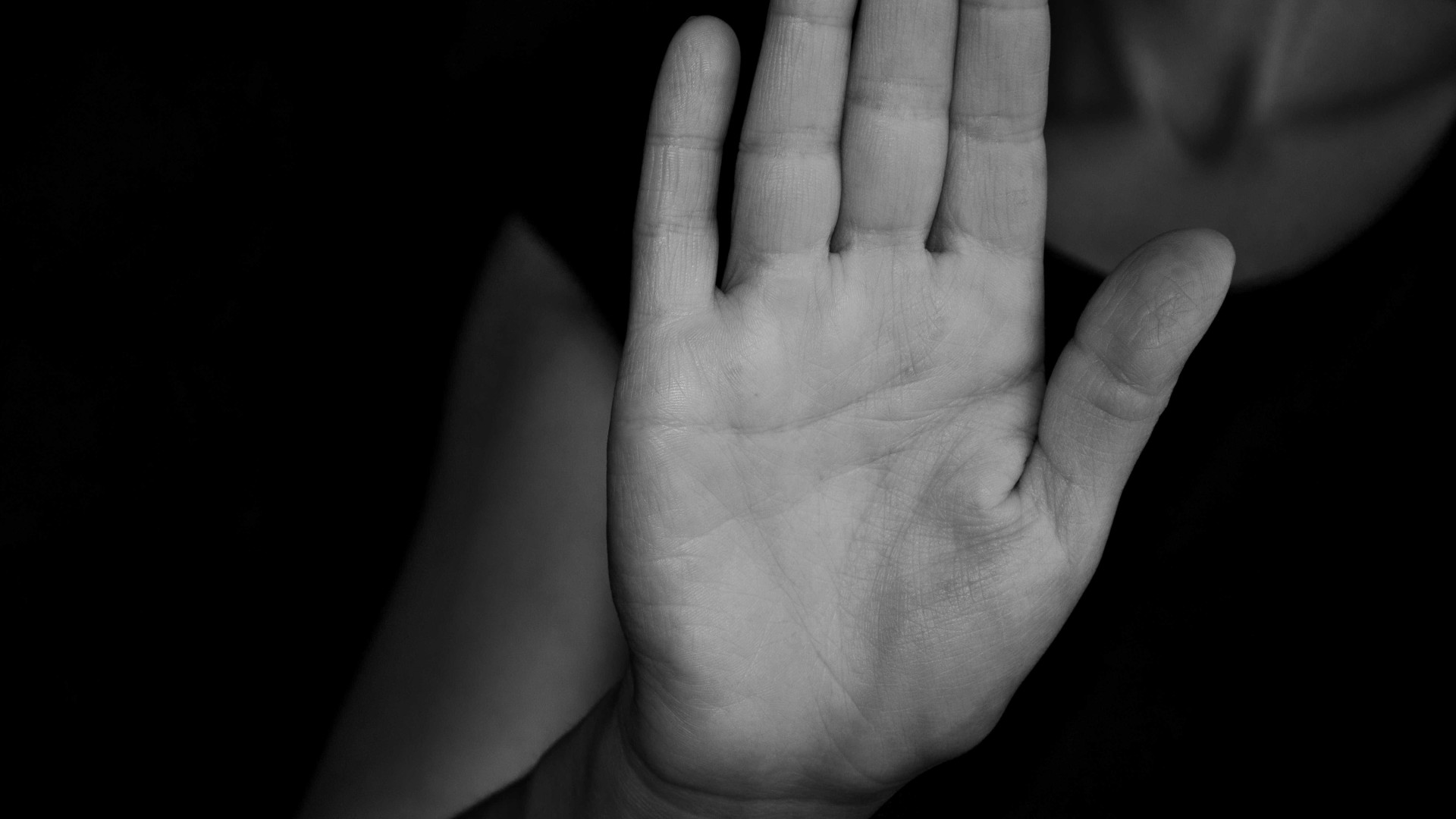 Por causa de barulho, PM bate em mulher que celebrava noivado em AL