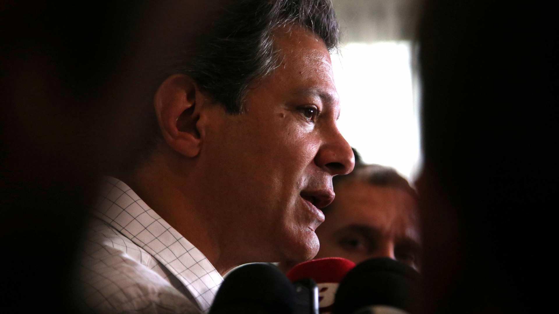 Haddad grava vídeo desafiando Bolsonaro a participar de debates